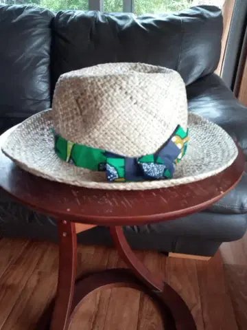 스트로우 햇 리본 포함