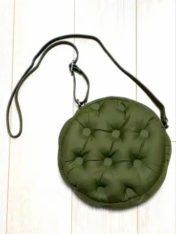 올리브 그린 쿠션 숄더백