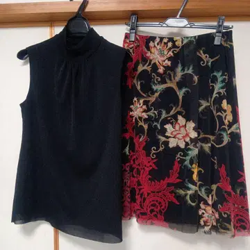 비비안 탐 꽃무늬 타이트 스커트 사이즈 40 슬리브리스 인터넷 상의 40