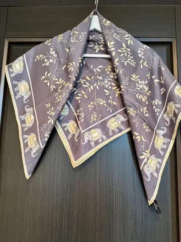 고급 태국 실크 코끼리와 꽃무늬 스카프 짐 톰슨