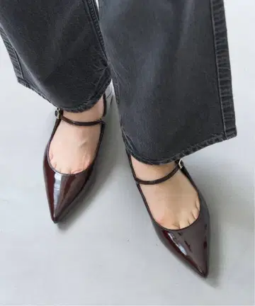 [ 새상품급 ] LE TALON 포인티드 원 스트랩 플랫 브라운 24cm