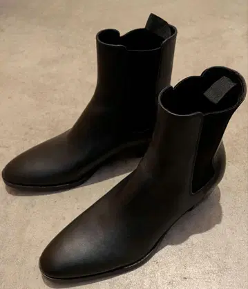 LUXURY MATERIAL LEATHER BOOTS by Annonay