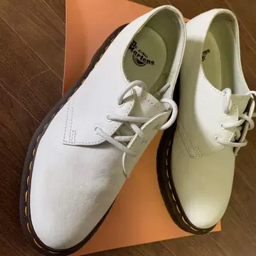 닥터마틴 1461 화이트 3홀