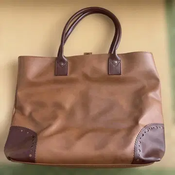 스터드 장식 가죽 토트백