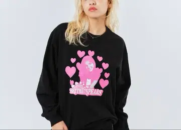 새상품 atmos pink Britney 아토모스 브리트니 맨투맨 블랙