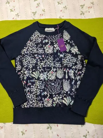 LIBERTY Tous les jours 꽃무늬 프린트 긴팔 트레이닝복