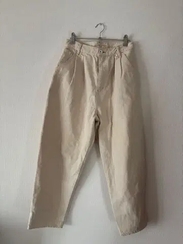 chambre de charme 아이보리 턱인 팬츠