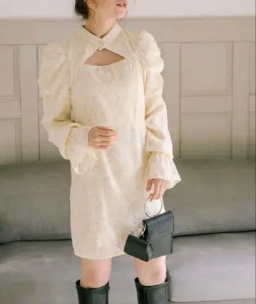 올리브 데 올리브 미니 파워숄더 원피스