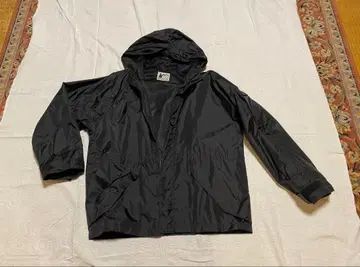 블랙 나일론 자켓 후드 부착