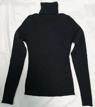 르 베르소 터틀넥 스웨터 차콜 그레이