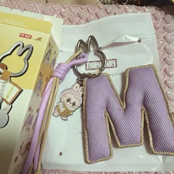 (즉시 발송) POP MART 키링 알파벳 M