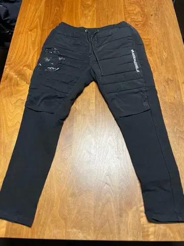 PIUIGUALES 블랙 릴랙스 다운 팬츠