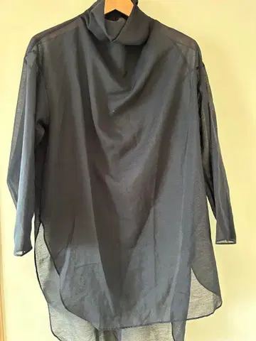 루피 시어 터틀 상의 블랙