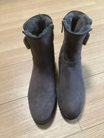 그레이 스웨이드 어그 부츠