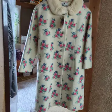 12/25 한정판 판매! 미사용 택 포함 꽃무늬 퍼 옷깃 롱 코트