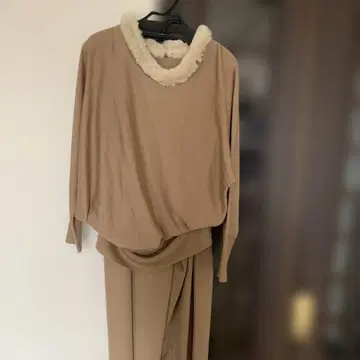 니트 긴팔 퍼 포함 카멜 40