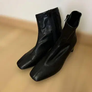 블랙 가죽 지퍼 부츠