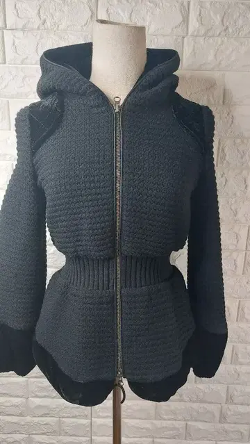 ToBECHlC 후드 부착 블랙 자켓