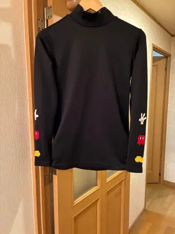 미키 마우스 블랙 터틀넥 긴팔 티셔츠