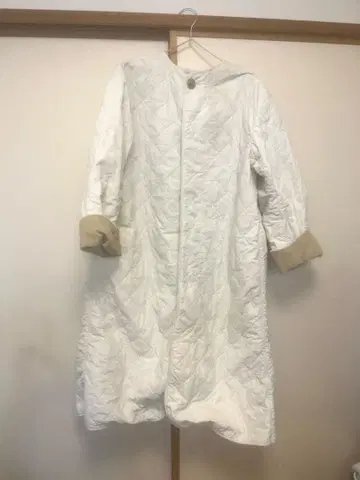 이시다 유리코 씨 착용 SINME 화이트 퀼팅 자켓