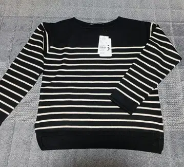 YECCA VECCA 보더 보트넥 니트 F 사이즈