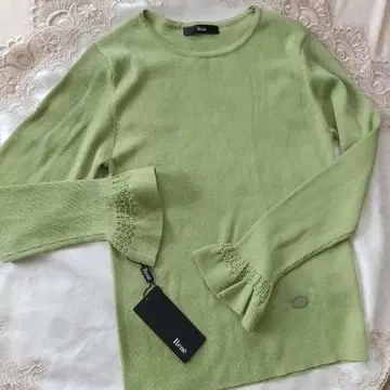 르네 라이트 그린 긴팔 니트 미사용