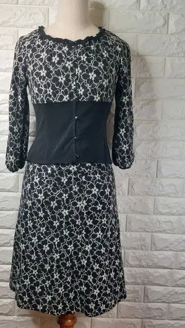 FRANCO FERRARO 꽃무늬 레이스 긴팔 무릎 기장 셋업