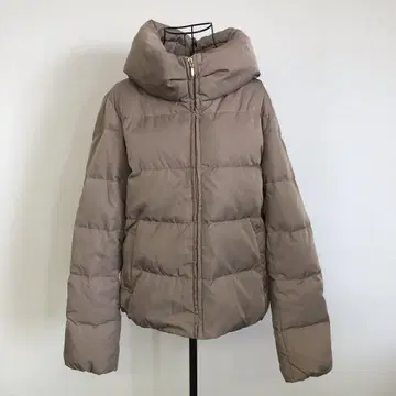 그로브 베이지 후드 부착 다운 자켓