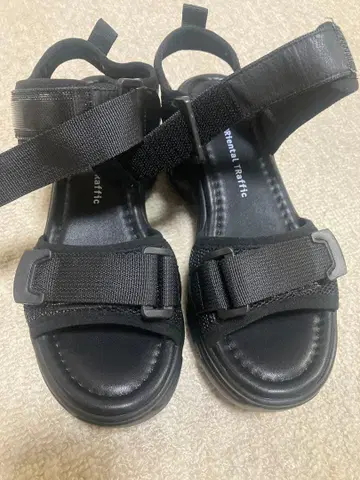 오리엔탈 트래픽 블랙 스트랩 샌들 S