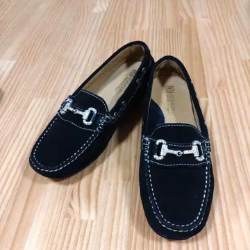 ROMEERU 블랙 스웨이드 로퍼 금장 장식 23.5