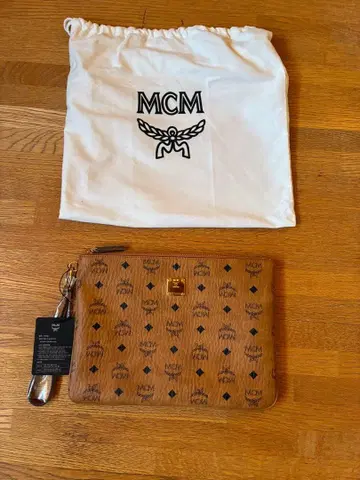 MCM 브라운 가죽 클러치백