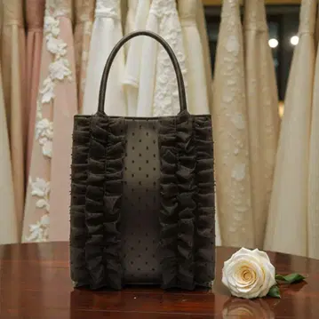 결혼식&성인식 도트 무늬 프릴 장식 블랙 숄더 핸드백