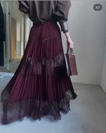 AMERI UNDRESSED LACE SANDWICH SKIRT