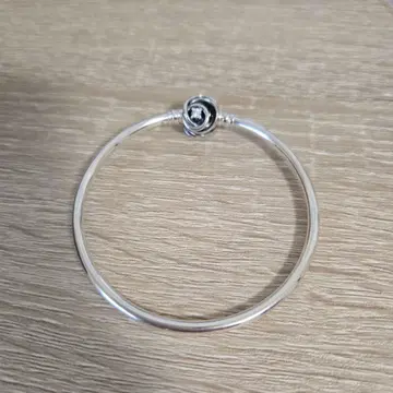 실버 로즈 모티브 뱅글