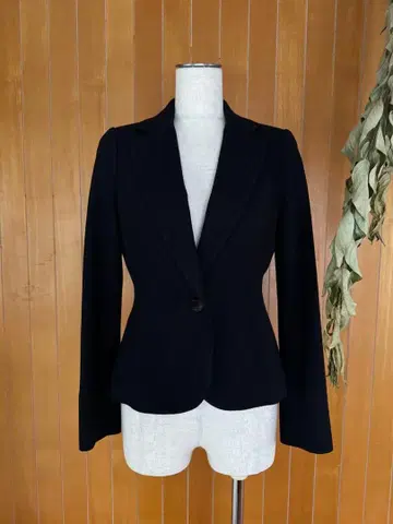 ASHY ROVE 블랙 울 100% 테일러드 자켓