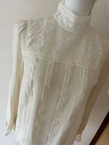 manusmachina 100% 실크 자수 블라우스