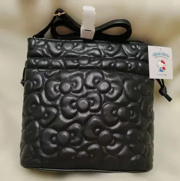 헬로키티 ITS' DEMO 이츠데모 콜라보 리본 퀼트 백