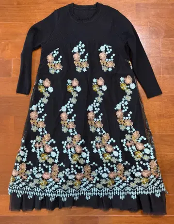 원가 15600엔 cawaii 핑크와 블루의 아름다운 꽃 자수 롱 원피스