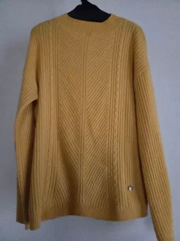 스캐퍼 캐시미어 옐로우 컬러 호프 긴팔 스웨터