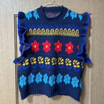 플라워 무늬 프릴 니트 베스트 네이비