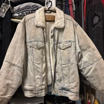 연한 블루 데님 자켓 퍼 안감