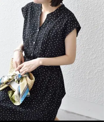 SHIPS 사이드 플리츠 프렌치 슬리브 원피스 도트
