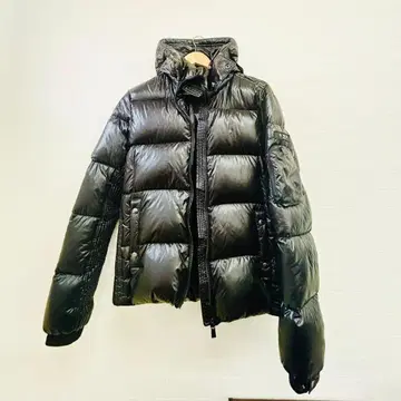 TATRAS 블랙 다운 자켓 후드 부착