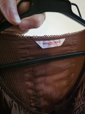 WONDERFUL WORLD 브라운 슬리브리스 드레스