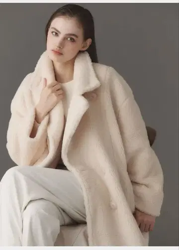 에밀리아 위즈 테디 코트 화이트