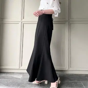 블랙 플레어 스커트 백 레이스업 슬림 레그 심플