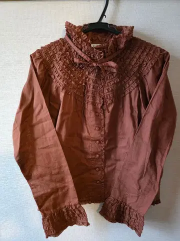 브라운 프릴 보타이 긴팔 셔츠 KANEKOISAO