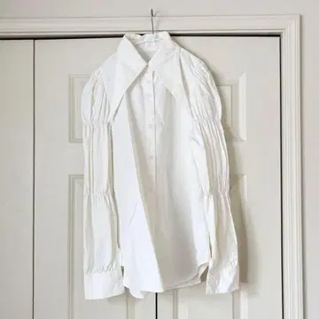 uenui 빅 칼라 퍼프 슬리브 셔츠