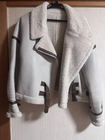 MURUA 벨트 페이크 무스탕 코트 블루종