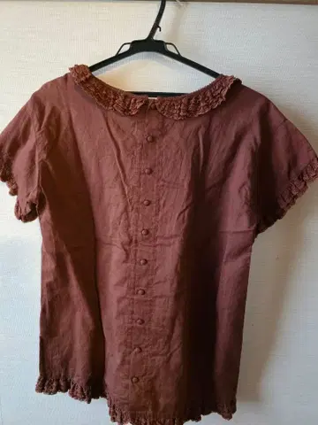 프릴 달린 브라운 반팔 셔츠 WONDERFUL WORLD